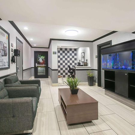 Super 8 By Wyndham Austin University/Downtown Area Extérieur photo