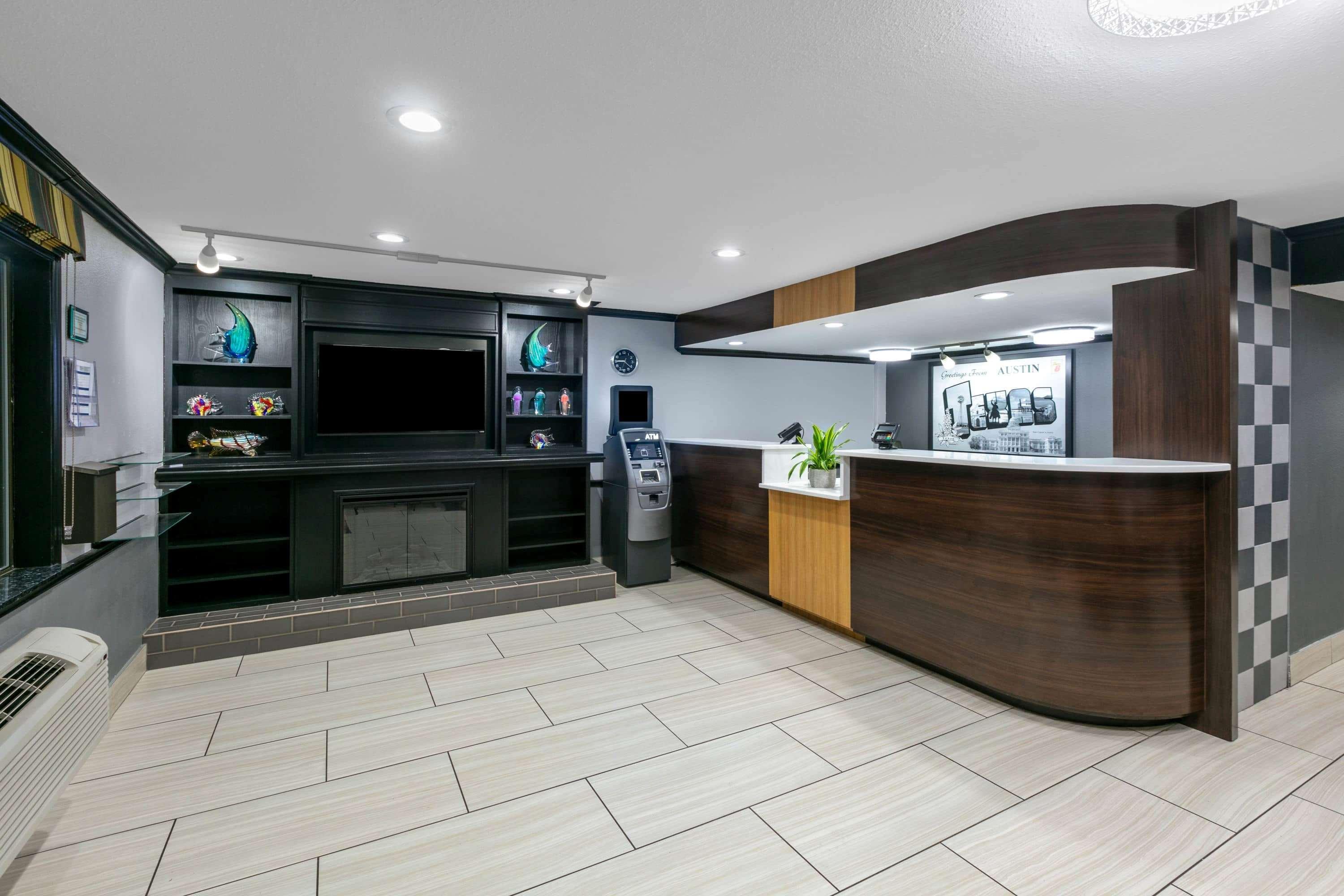 Super 8 By Wyndham Austin University/Downtown Area Extérieur photo