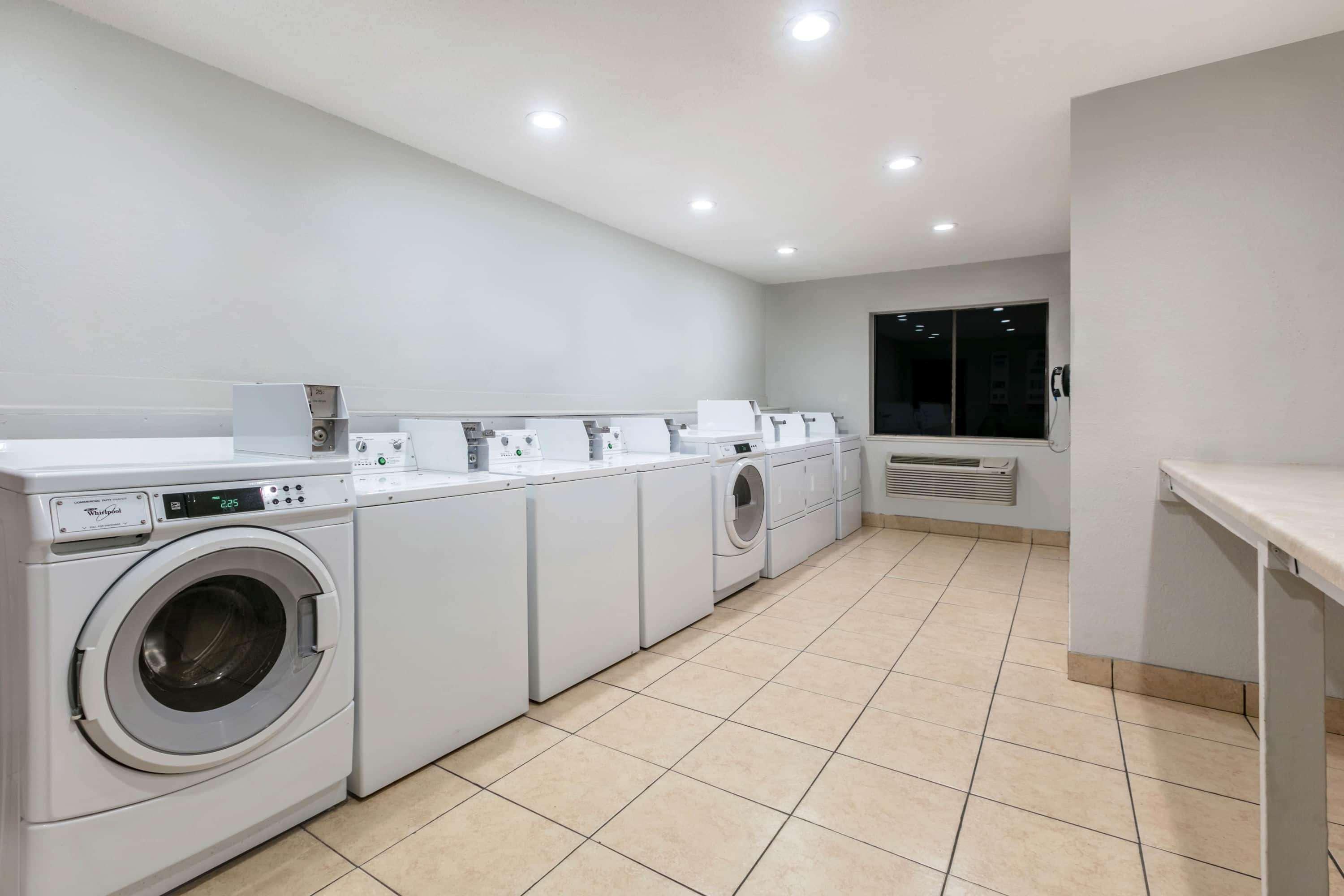 Super 8 By Wyndham Austin University/Downtown Area Extérieur photo