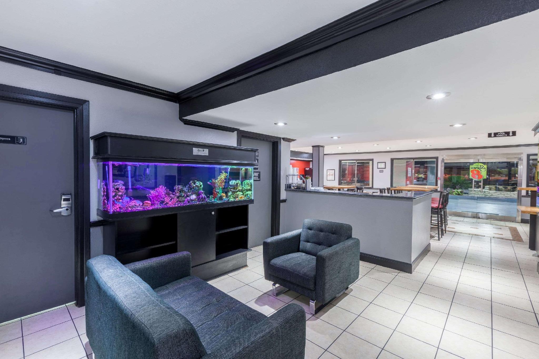 Super 8 By Wyndham Austin University/Downtown Area Extérieur photo