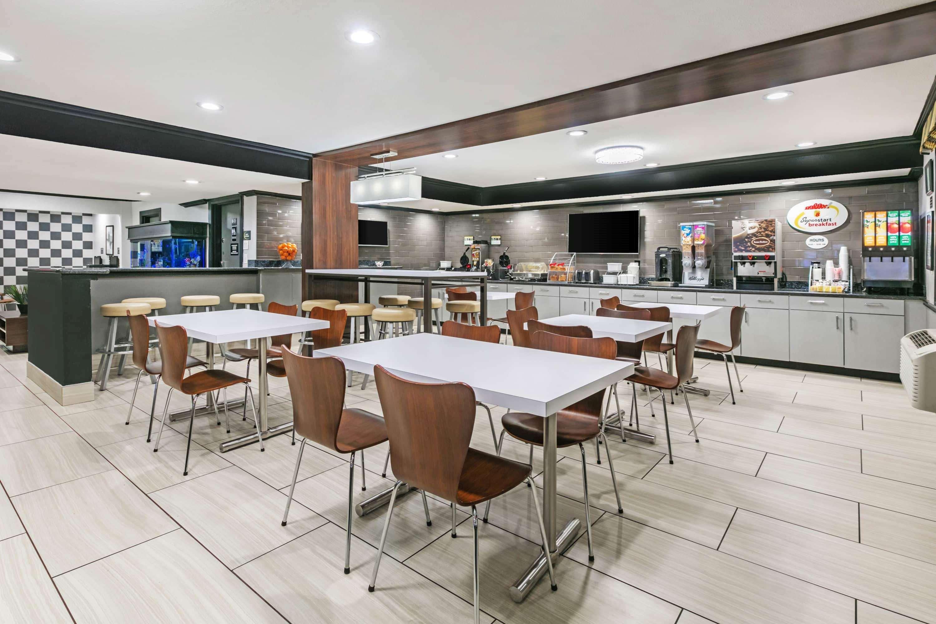 Super 8 By Wyndham Austin University/Downtown Area Extérieur photo