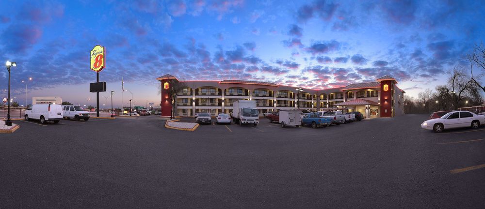 Super 8 By Wyndham Austin University/Downtown Area Extérieur photo