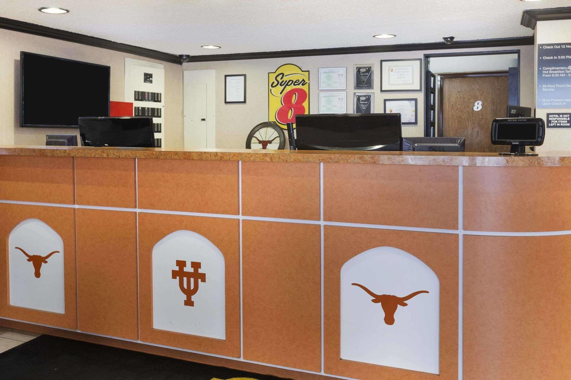 Super 8 By Wyndham Austin University/Downtown Area Extérieur photo