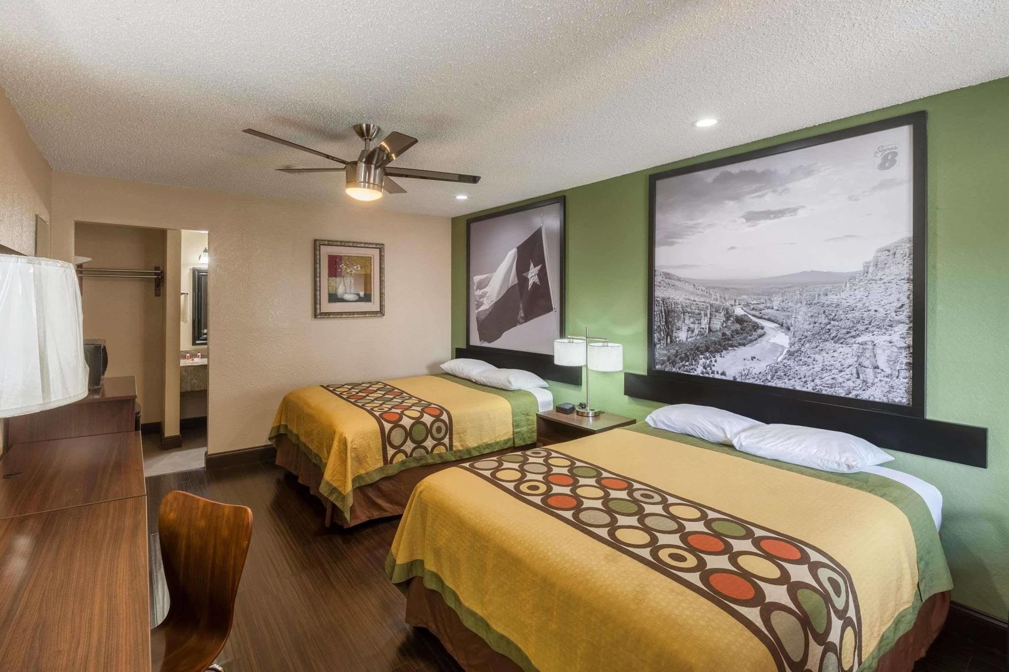 Super 8 By Wyndham Austin University/Downtown Area Extérieur photo