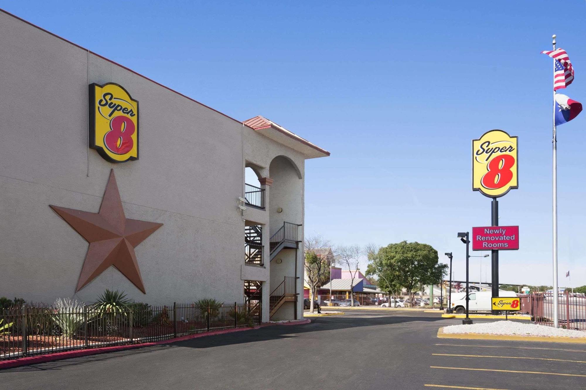 Super 8 By Wyndham Austin University/Downtown Area Extérieur photo