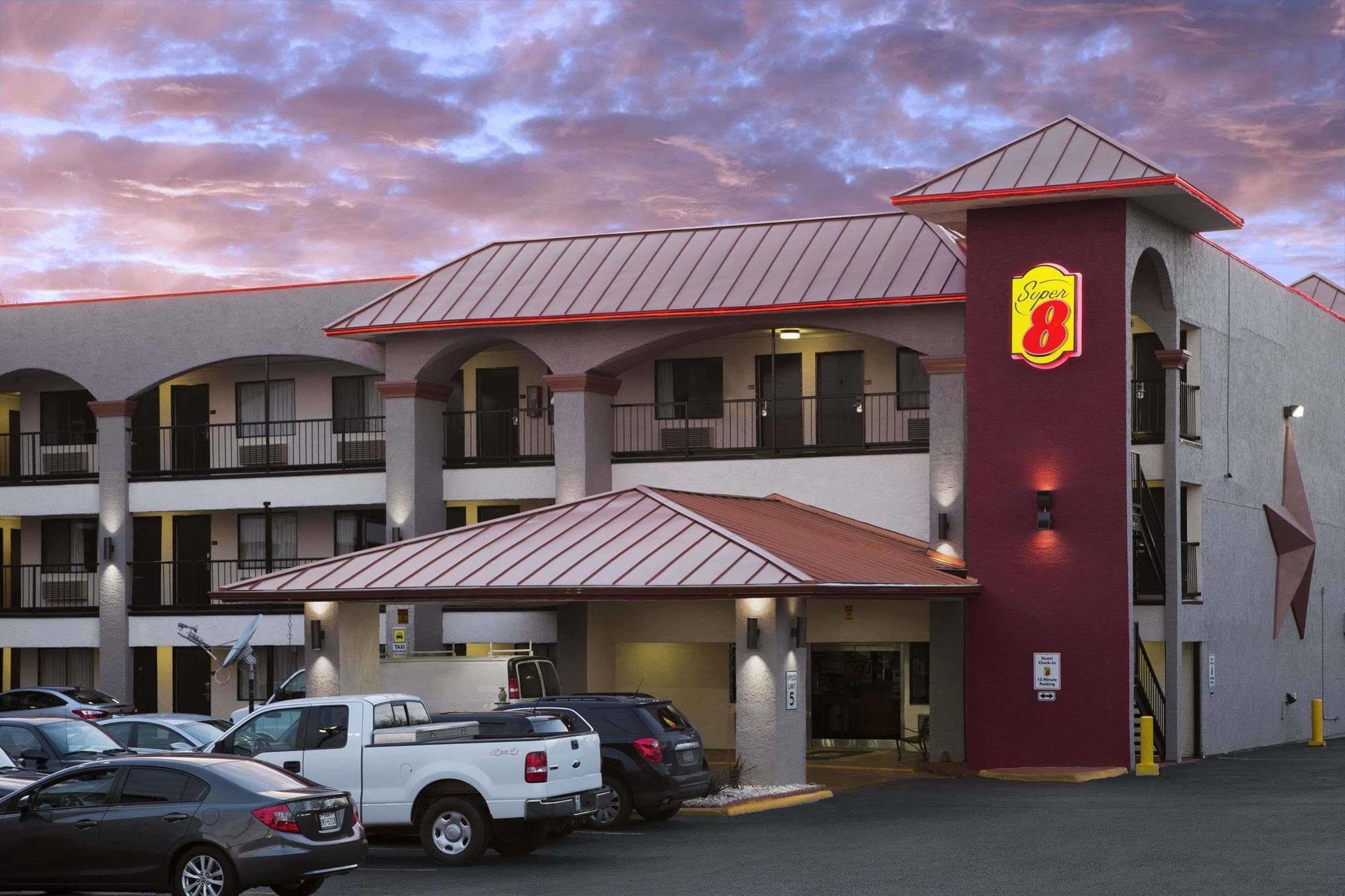 Super 8 By Wyndham Austin University/Downtown Area Extérieur photo