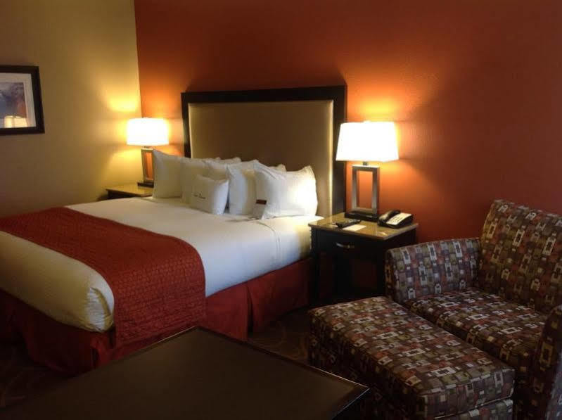 Super 8 By Wyndham Austin University/Downtown Area Extérieur photo
